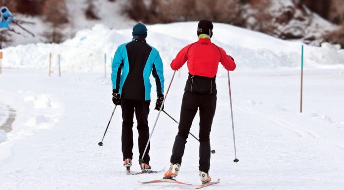 Jak przygotować się do jazdy na nartach? Jakie ćwiczenia wykonywać?