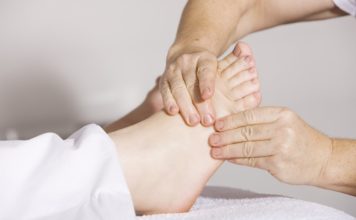 Co nam daje masaż stóp przed snem?