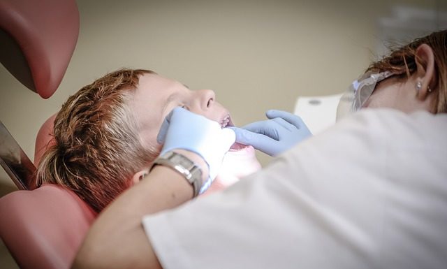 Pierwsza wizyta dziecka u stomatologa