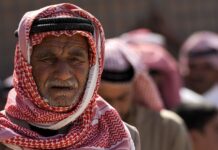 Jak myć głowę żeby nie zamoczyć uszu? Jak myć głowę żeby nie zamoczyć uszu?