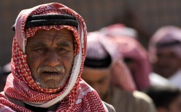 Jak myć głowę żeby nie zamoczyć uszu? Jak myć głowę żeby nie zamoczyć uszu?