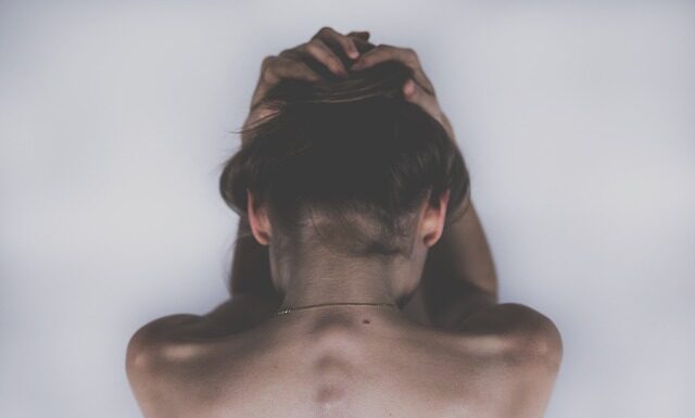 W jakiej pozycji spać Gdy boli kręgosłup szyjny? W jakiej pozycji spać Gdy boli kręgosłup szyjny?