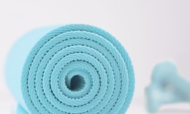 Jak usunąć plamy z moczu na materacu?