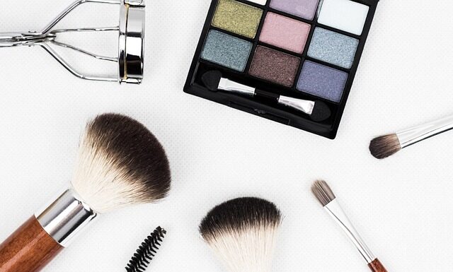 Co się dzieje jak nie zmywamy makijażu?