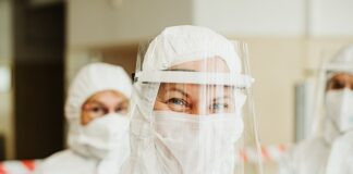 Co najpierw płatki pod oczy czy maseczka?