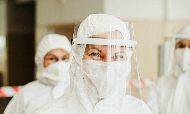 Co najpierw płatki pod oczy czy maseczka? Co najpierw płatki pod oczy czy maseczka?