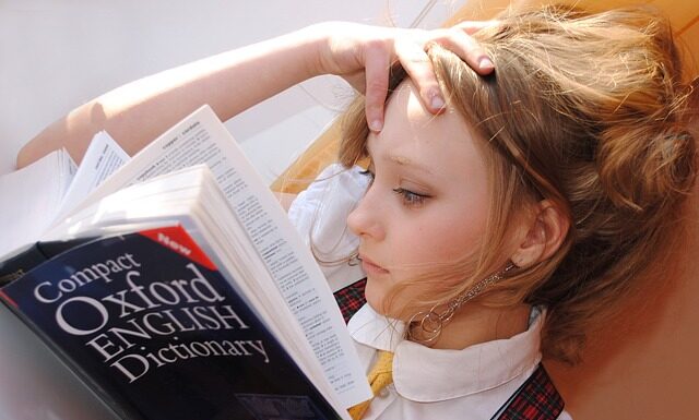 Czym wyczyścić nalot na języku?