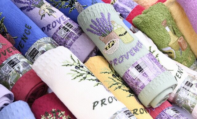 Z jakiego materiału są ściereczki do okularów?