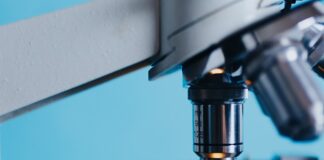 Czy można przechowywać soczewki bez płynu?