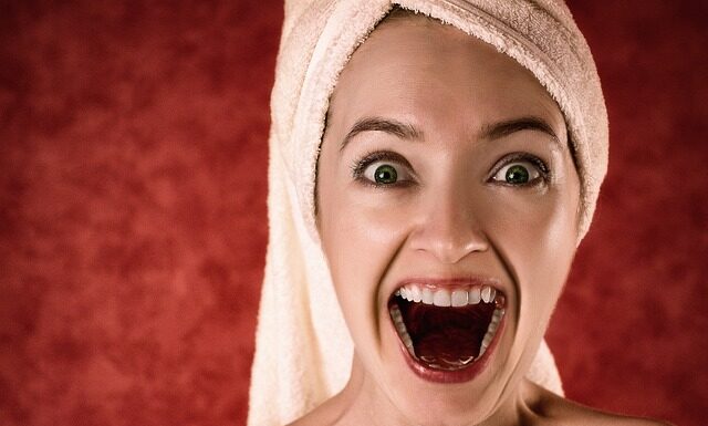 Jak zęby się przesuwają?